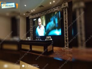 شاشه داخليه لقاعات المؤتمرات