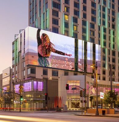 مميزات شاشات LED للإعلانات